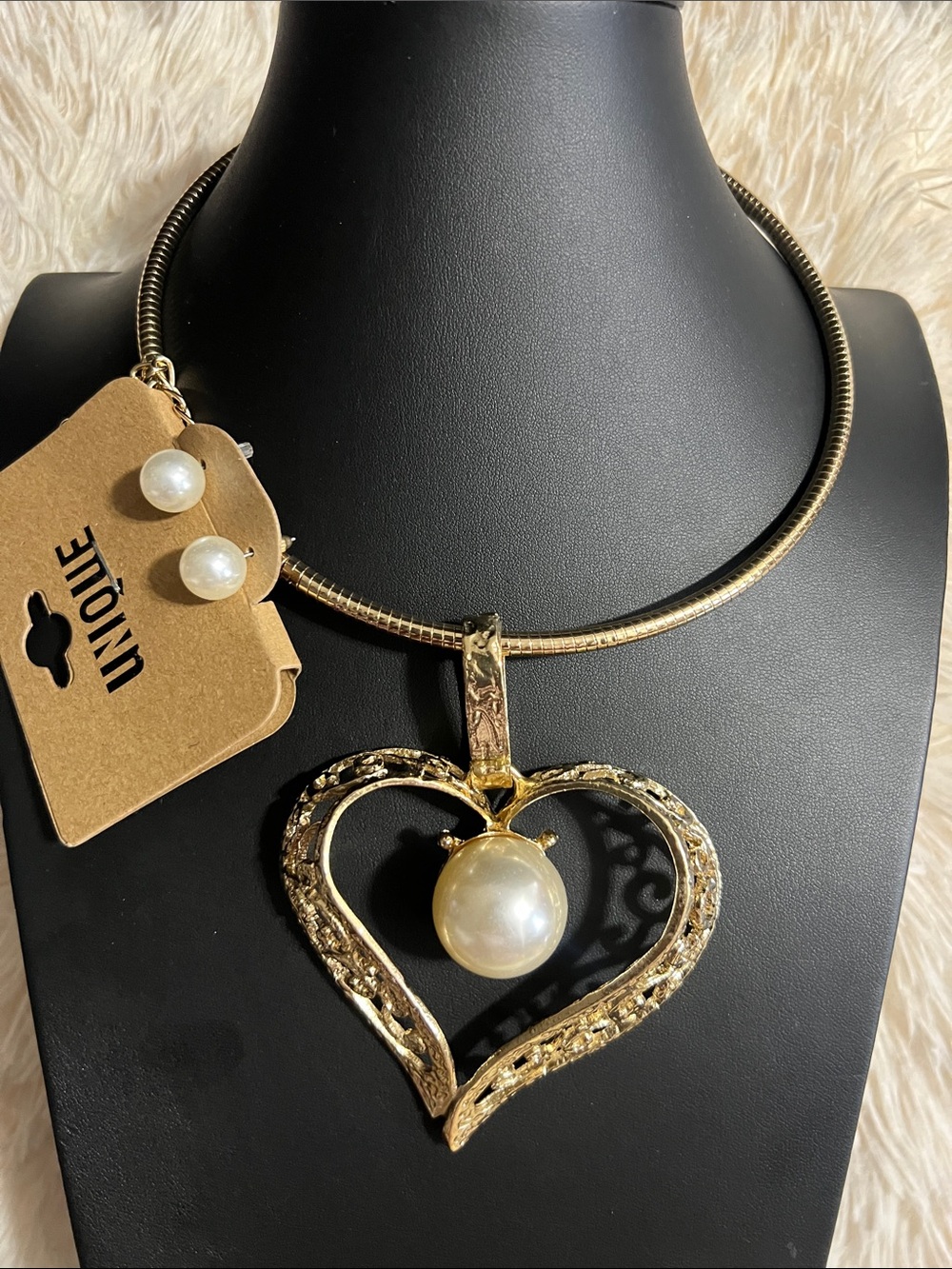 Nique Gold Heart Pendant Necklace with Pearl Accent - Picture 3 of 3